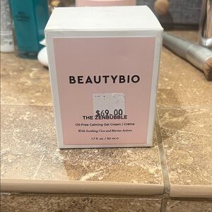 The ZenBubble Oil-Free Calming Gel Cream - Soft Pink